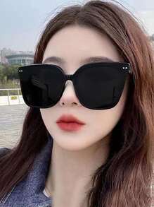 Shein - 1pc Women's High-end Uv Protection Sunglasses With Packaging Box