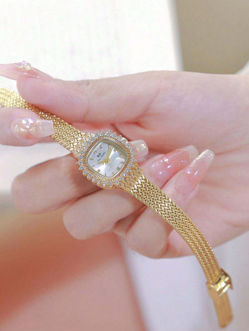 Shein - 1pc Women's Watch Retro Lucky Small Square Wheatear Ladies Quartz Watch White