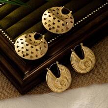 Shein - 2pcs Retro Classic Heart-shaped Shell Screw Iron Earrings, Perfect For Daily Wear, Date And Party For Women