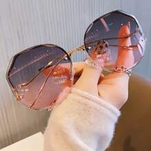 Shein - 1pc Women's Fashionable Large Frame Sunglasses, Retro Eyewear With Sun Protection, Suitable For Daily Wear