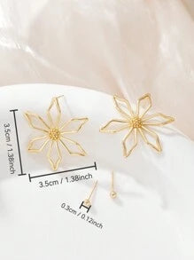 Shein - 2 Pairs Of Attractive 5-petal Gold Flower Stud Earrings Set,