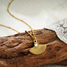 Shein - 1pc Stainless Steel Retro Fan-shaped Fish Tail With Zirconia Inlaid Necklace