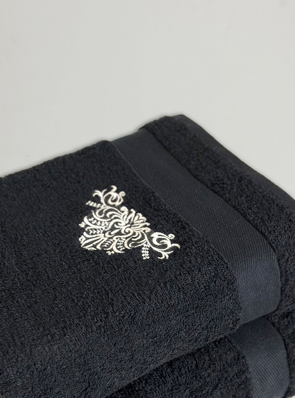 DAMASK NOIR TOWEL
