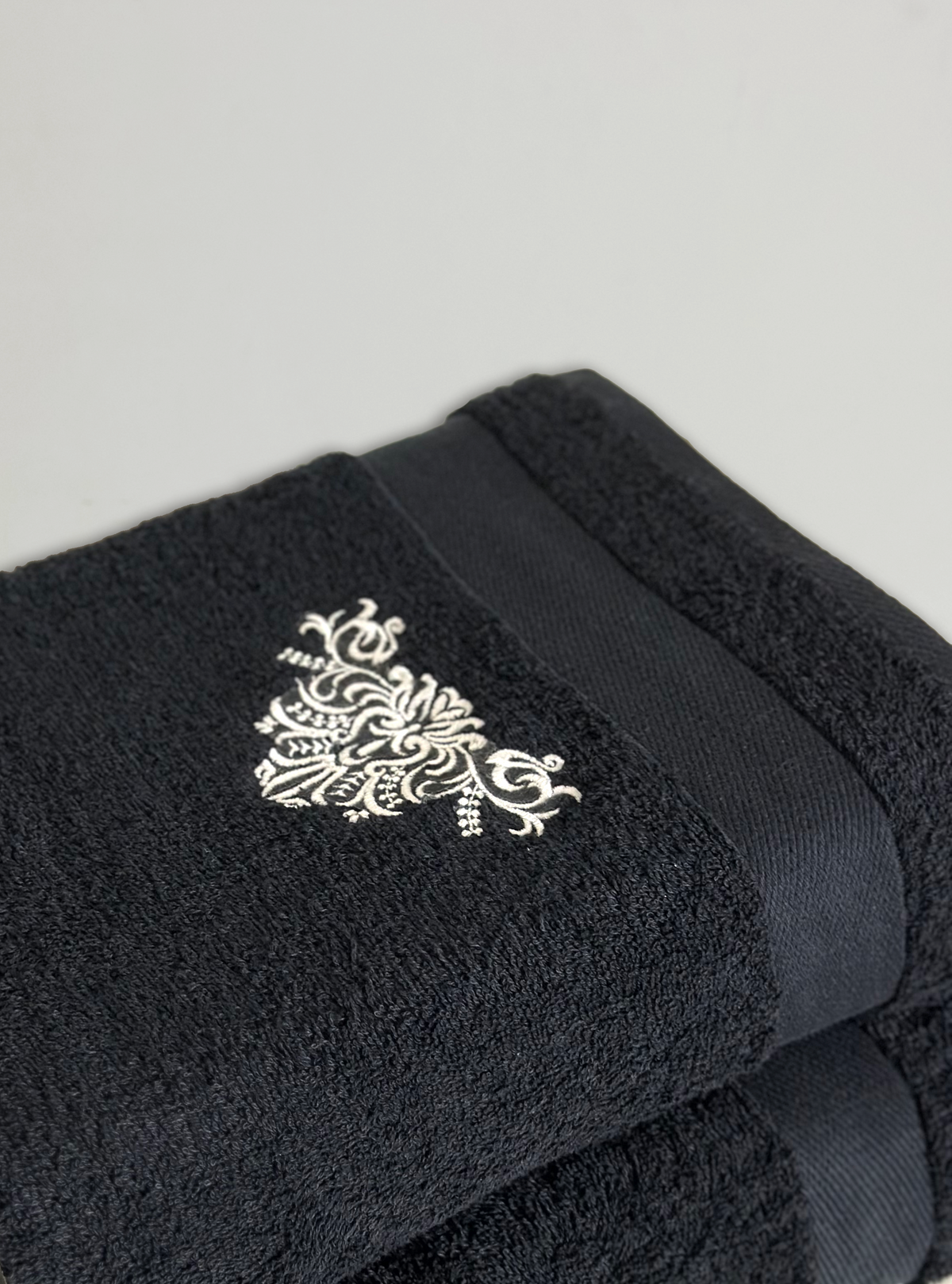 DAMASK NOIR TOWEL