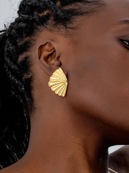 Shein - 1 Pair Fan Shape Stud Earring , Simple Design Golden Metal Chunky Earrings Jewelry For Women