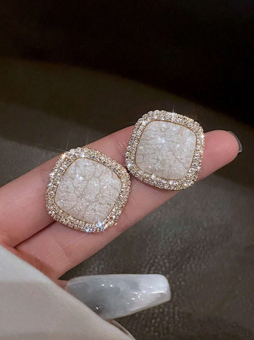 Shein - 1pair Fashionable And Elegant 3d Square Shape Diamond Stud Earrings
