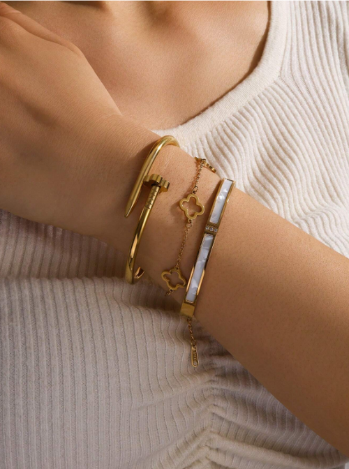 Shein - 3pcs Gold Stainless Steel Nail & Shell Bracelet With Clover Charm Bracelet Set