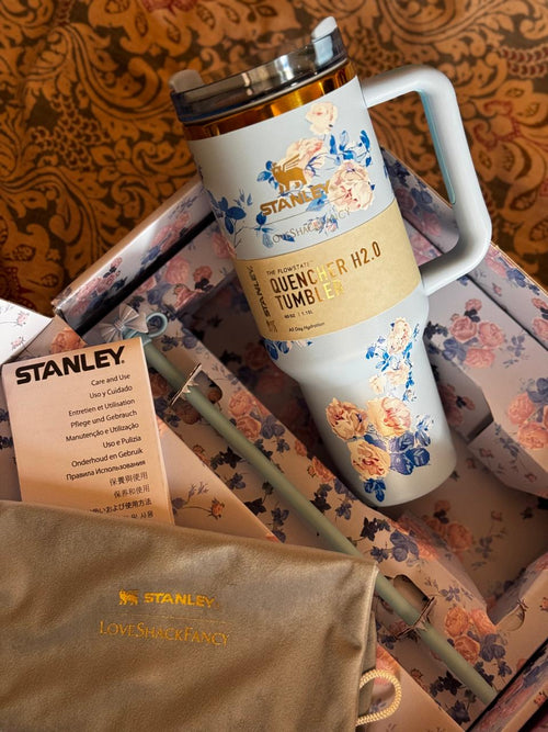 Home.co - Stanley Quencher H2.0 Tumbler 40 Oz - Loveshackfancy Everblooming Rosettes