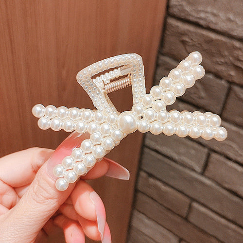 Home.co - Faux Pearl Claw Clip - Cross