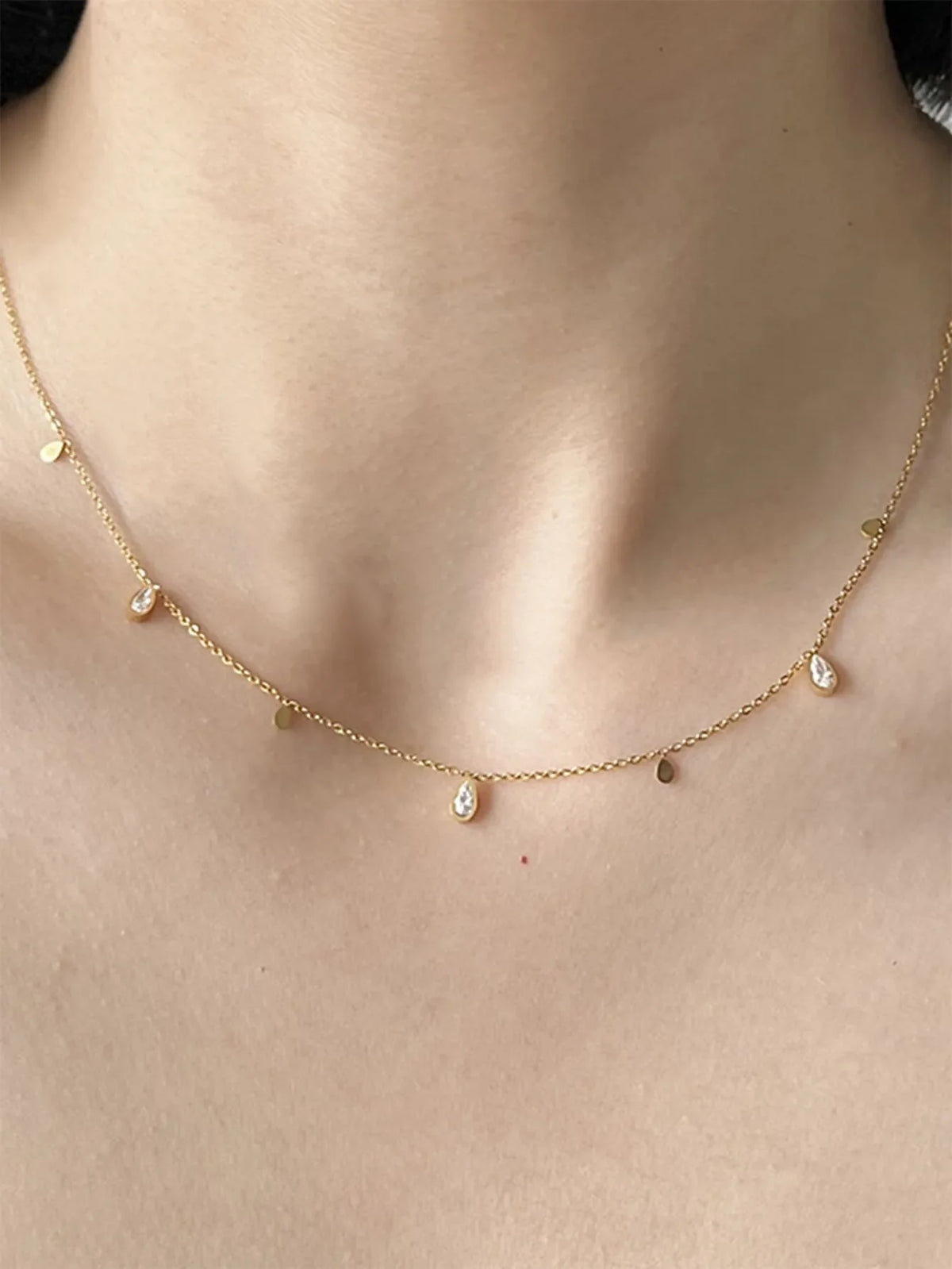 Shein - Nooxian Cubic Zirconia Water-drop Charm Necklace - Gold