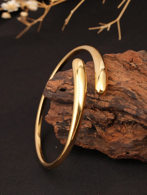 Shein - 1pc 18k Gold-plated Stainless Steel Exaggerated Plain Smooth Water Drop Bangle Bracelet - Golden